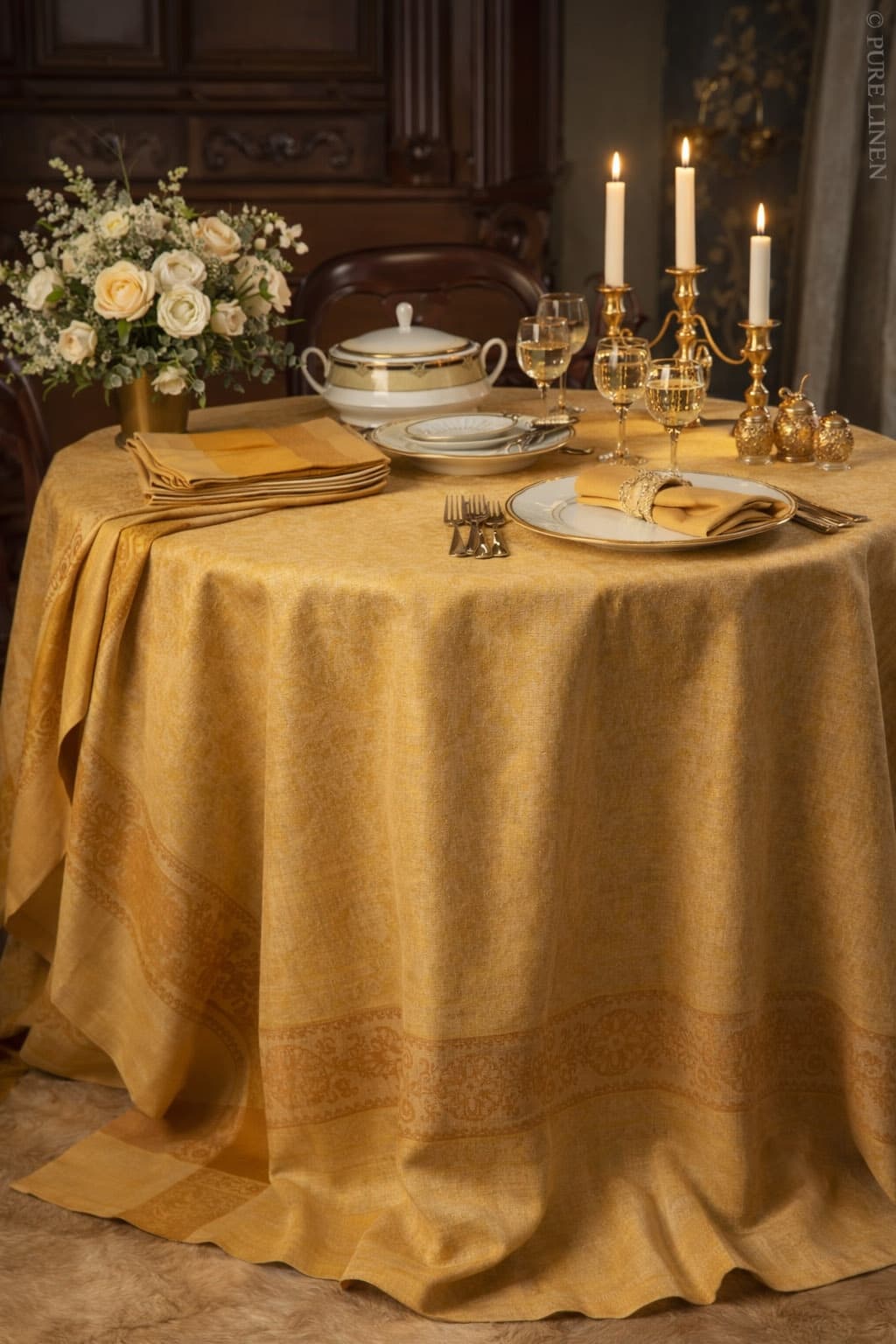 Versailles Table Linen